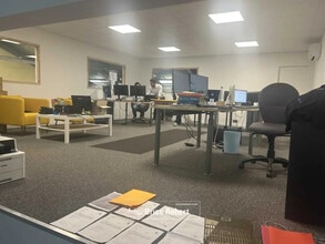 Office in Vaulx-en-Velin for lease Building Photo- Image 1 of 2