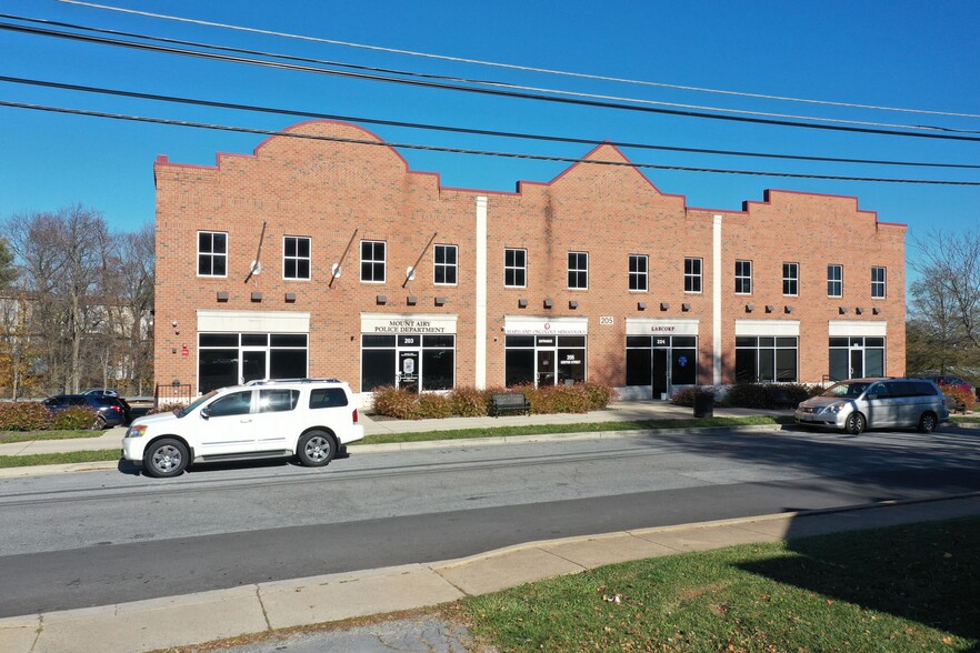 205 Center St, Mount Airy, MD for lease - Building Photo - Image 2 of 32