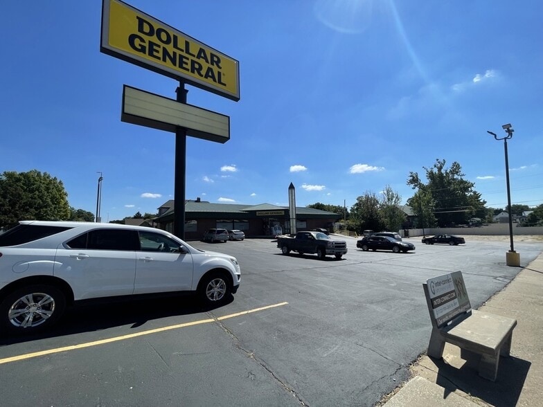 2000 Broadway St, Quincy, IL for lease - Building Photo - Image 2 of 7