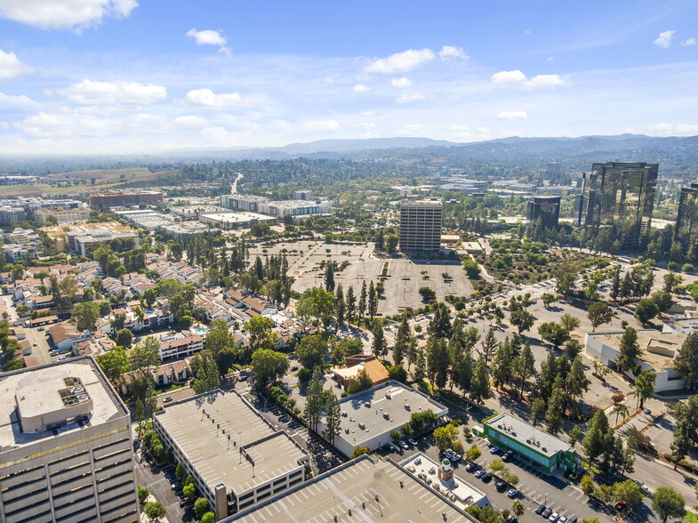 21725 Erwin St, Woodland Hills, CA for sale - Aerial - Image 2 of 19