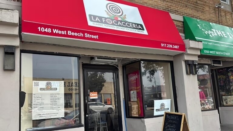 1042-1052 W Beech St, East Atlantic Beach, NY for lease Building Photo- Image 1 of 1