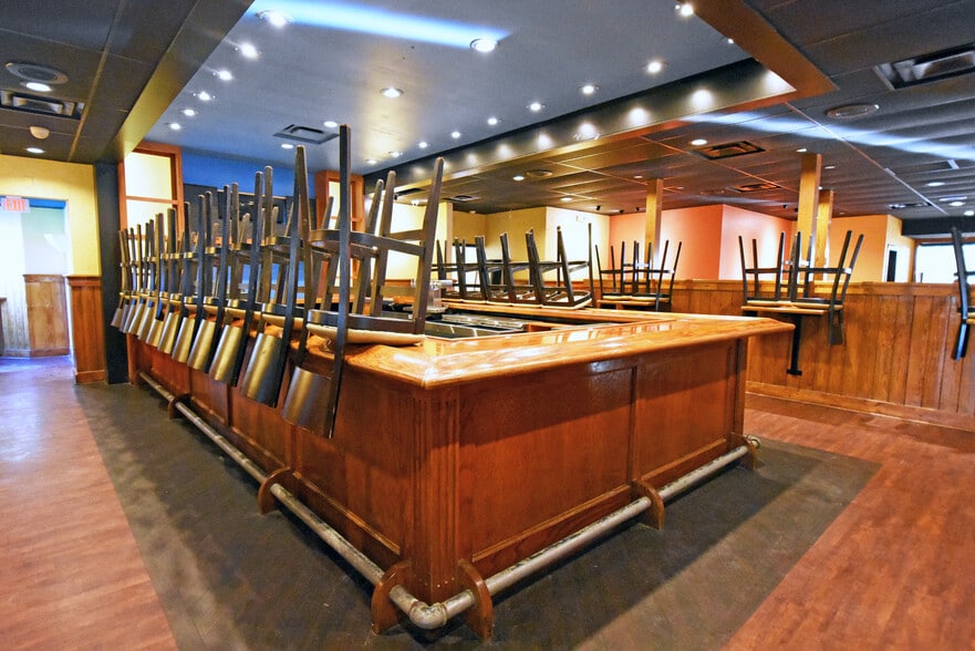 3939 1st Ave SE, Cedar Rapids, IA for lease - Interior Photo - Image 3 of 22