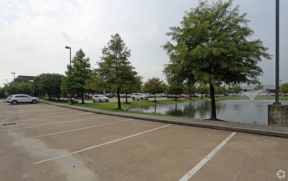 1717 N Sam Houston Pky W, Houston, TX for lease - Building Photo - Image 1 of 13