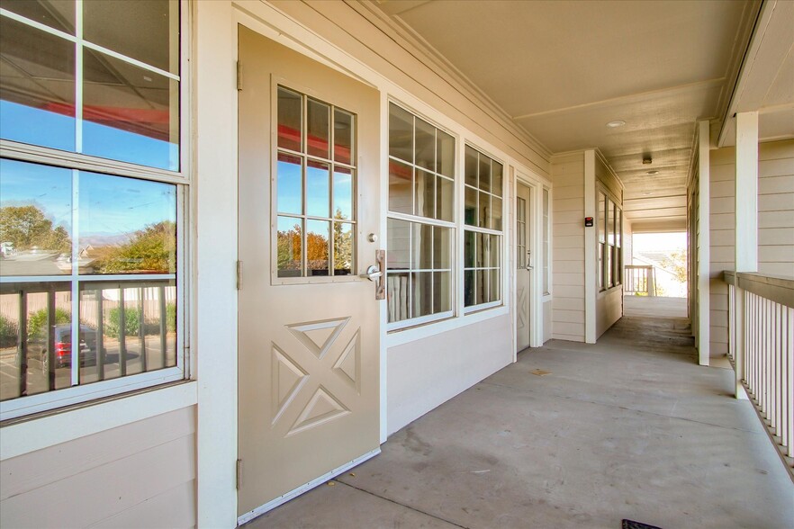 890 Sunset Dr, Hollister, CA for lease - Building Photo - Image 3 of 23