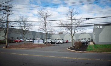 140 Ethel Rd W, Piscataway, NJ for lease Building Photo- Image 2 of 11