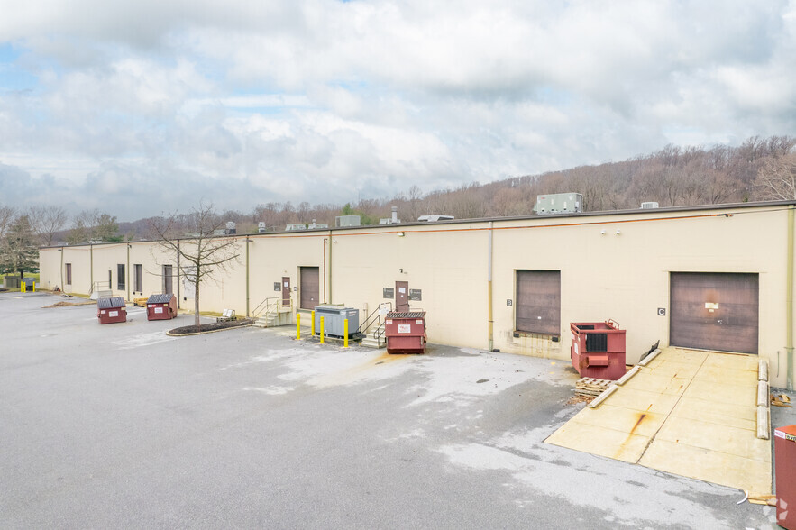 2-30 Spring Mill Dr, Malvern, PA for lease - Building Photo - Image 3 of 16