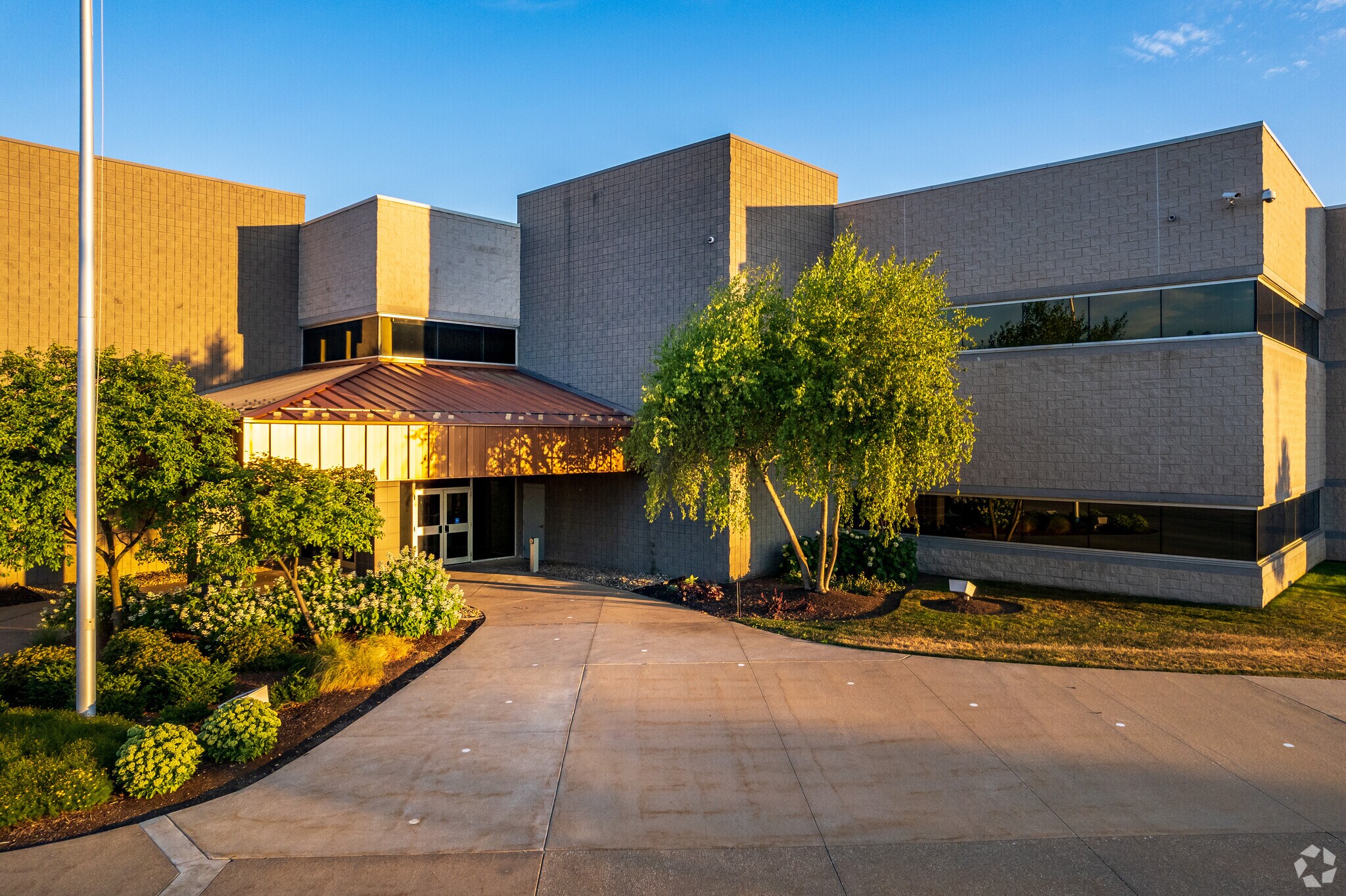 4500 Munson St, Canton, OH 44718 Class A Office Building For Sale