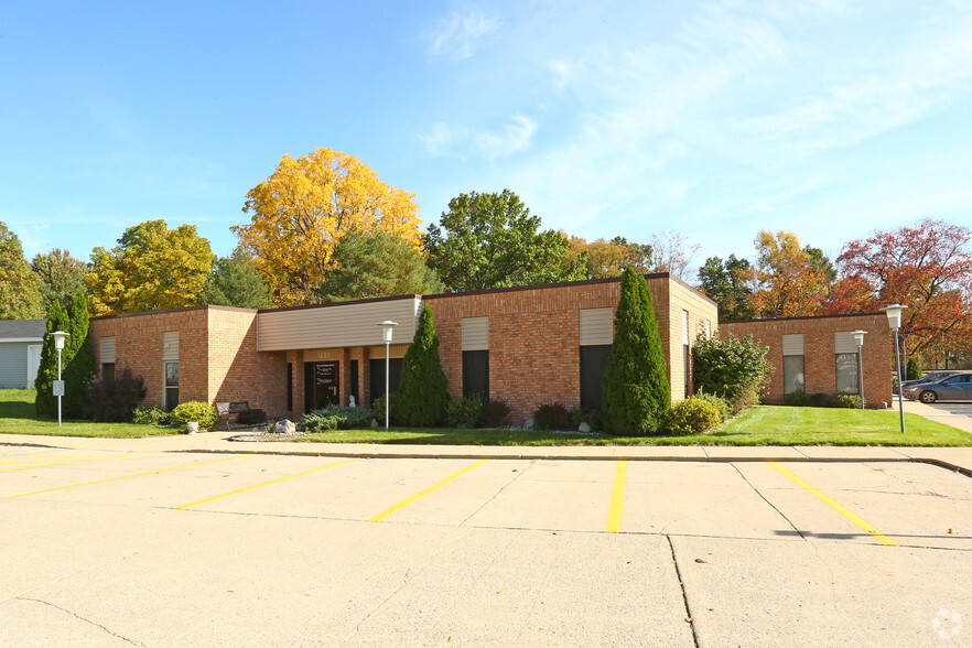 1221 Byron Rd, Howell, MI for lease - Building Photo - Image 1 of 18