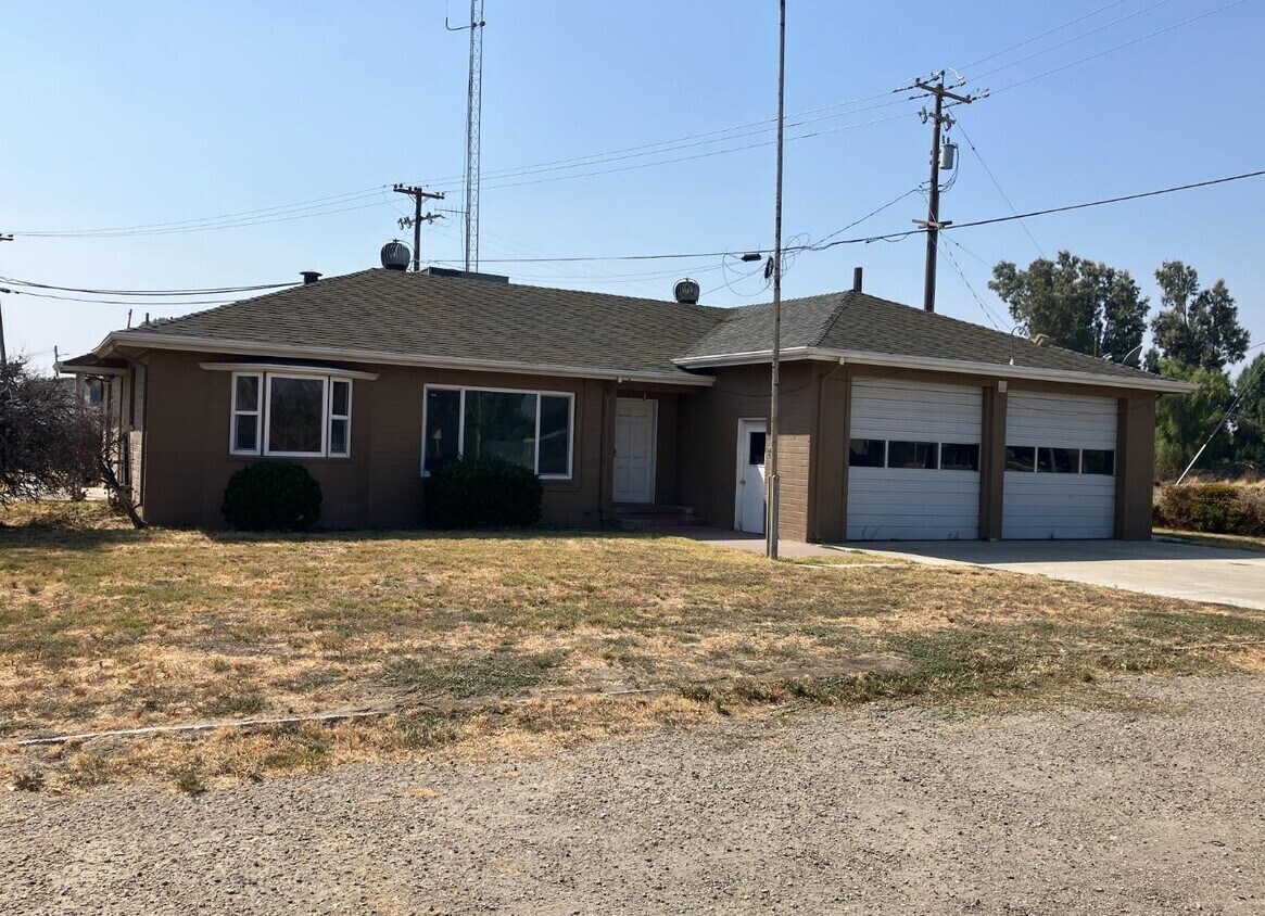 22484 S 7th St, Tracy, CA 95304