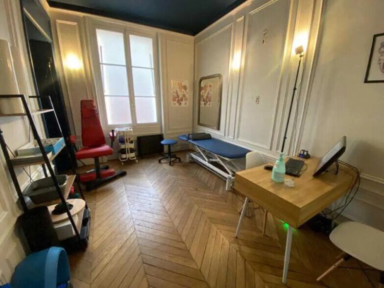 Rue Boissière, Paris for lease - Interior Photo - Image 2 of 8