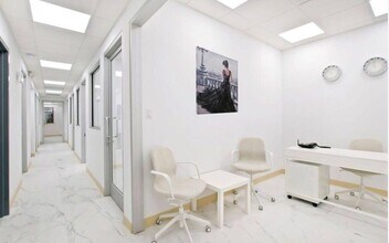 18 W 33rd St, New York, NY for lease Interior Photo- Image 2 of 7