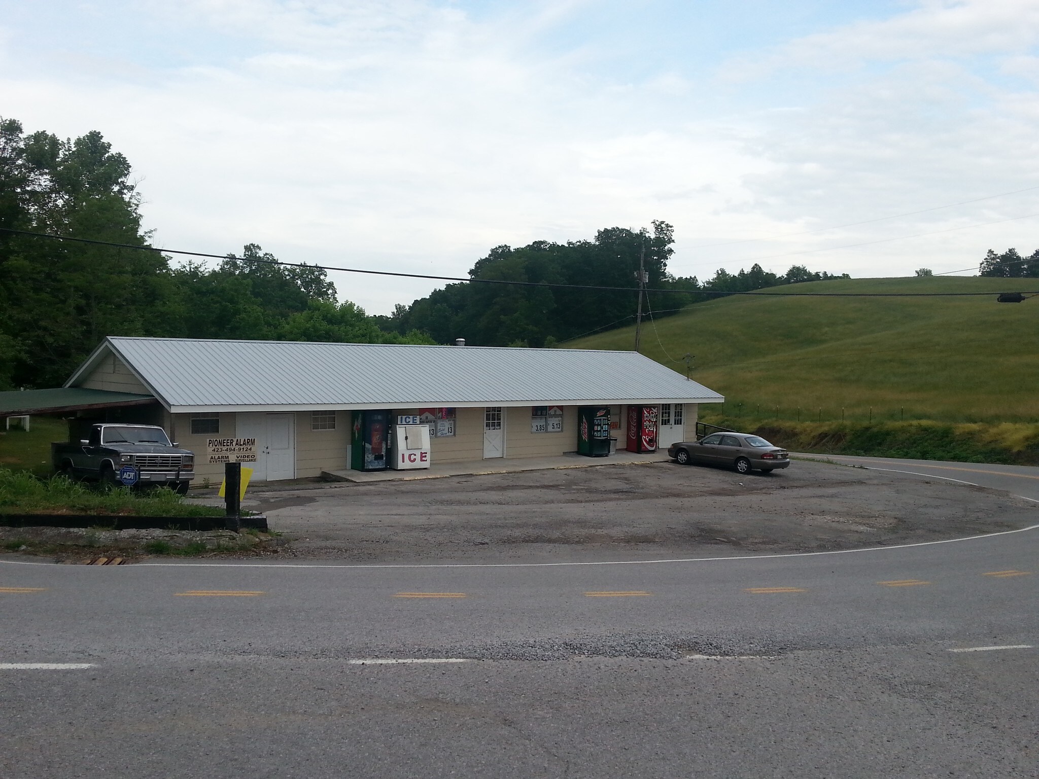 2513 Long Hollow Rd, La Follette, TN 37766