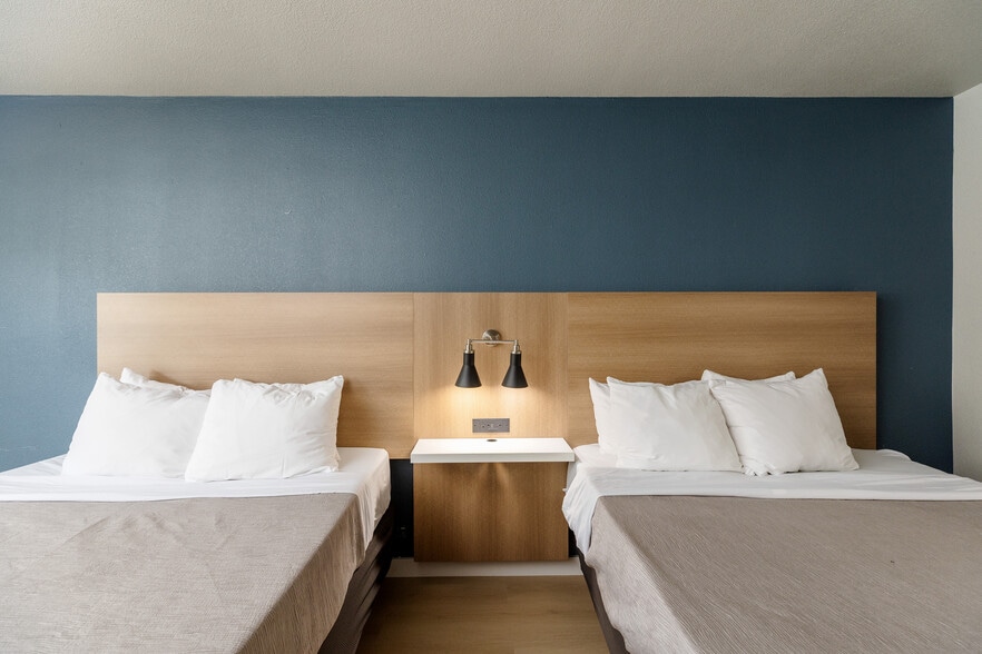 8247 NE Sandy Blvd, Portland, OR for sale - Interior Photo - Image 2 of 4