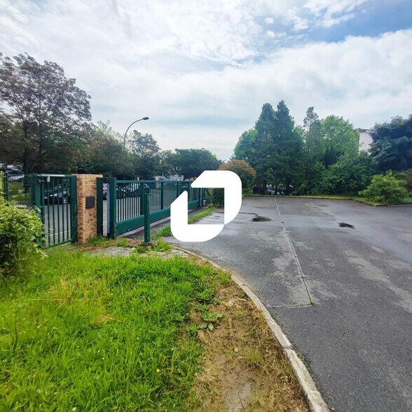 Flex in Créteil for lease - Building Photo - Image 2 of 6