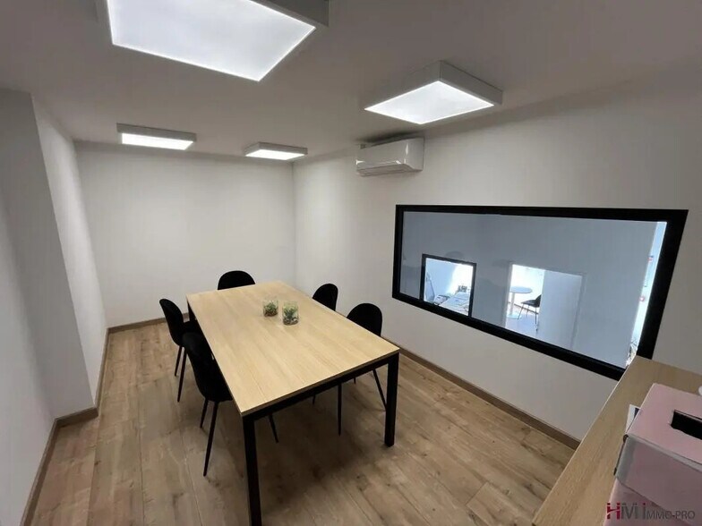 Office in Le Havre for lease - Interior Photo - Image 2 of 12