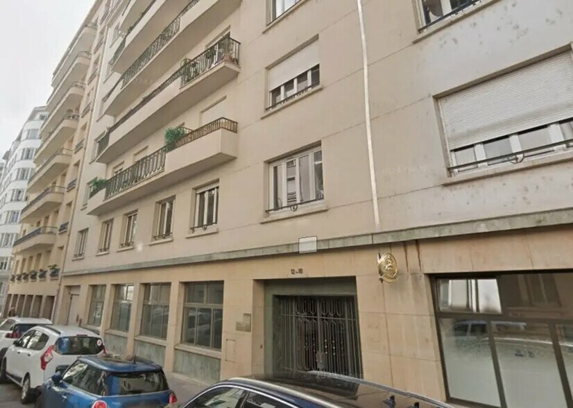 Office in Lyon for lease - Building Photo - Image 1 of 13