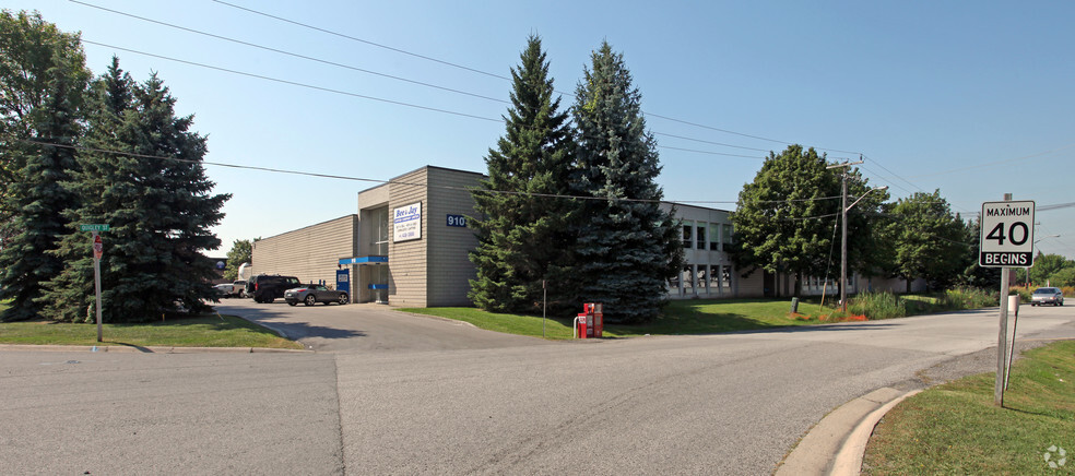 910 Brock Rd, Pickering, ON for lease - Primary Photo - Image 1 of 2