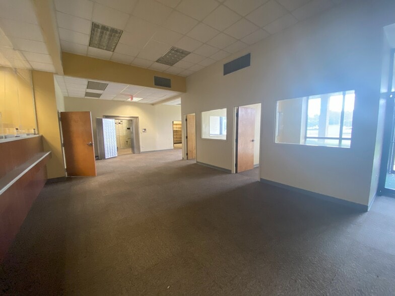 10422 Abercorn St, Savannah, GA for lease - Interior Photo - Image 3 of 6