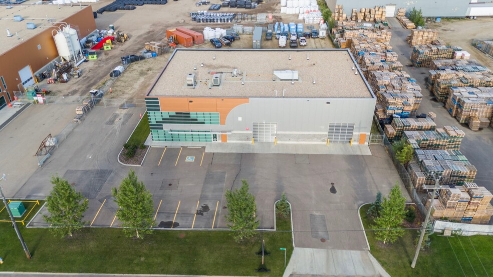 11921 152 St NW, Edmonton, AB for lease - Building Photo - Image 1 of 9