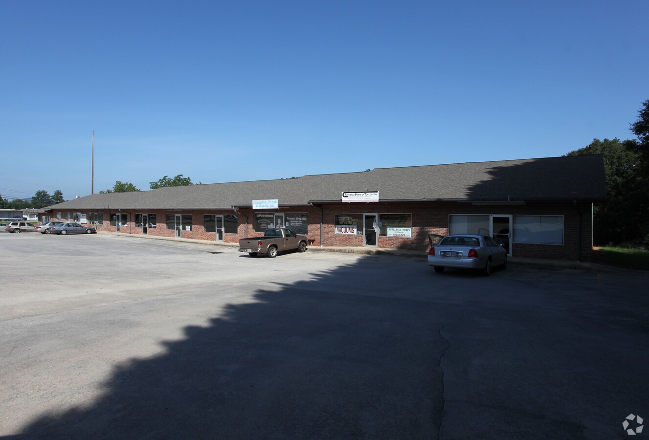 60 Bell Plaza Dr, Toccoa, GA 30577