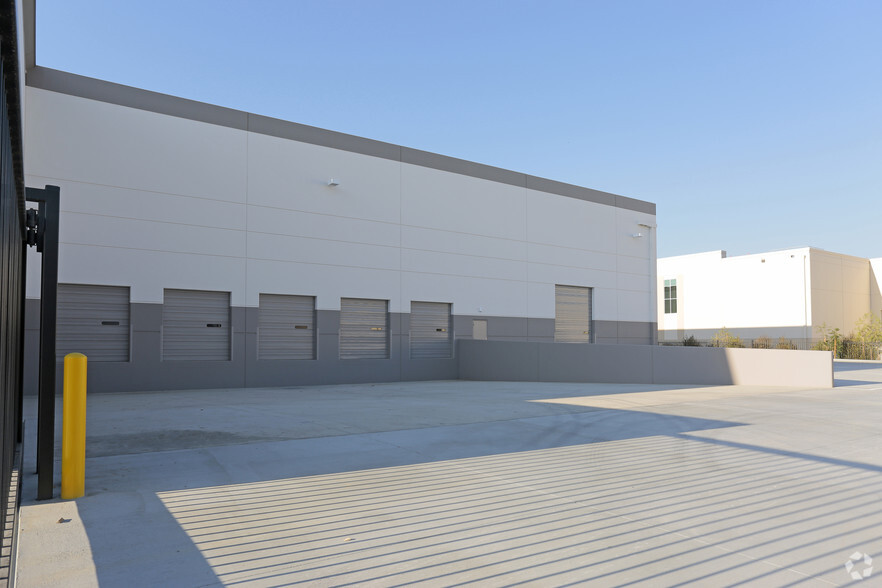 1943 W Mission Blvd, Pomona, CA for lease - Building Photo - Image 3 of 10