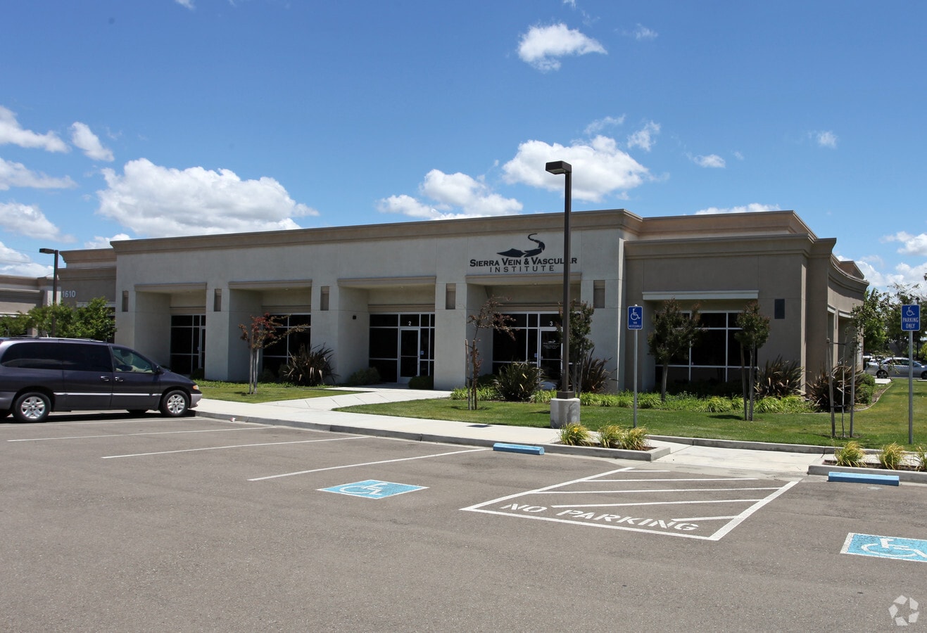 1610 W Yosemite Ave, Manteca, CA 95337