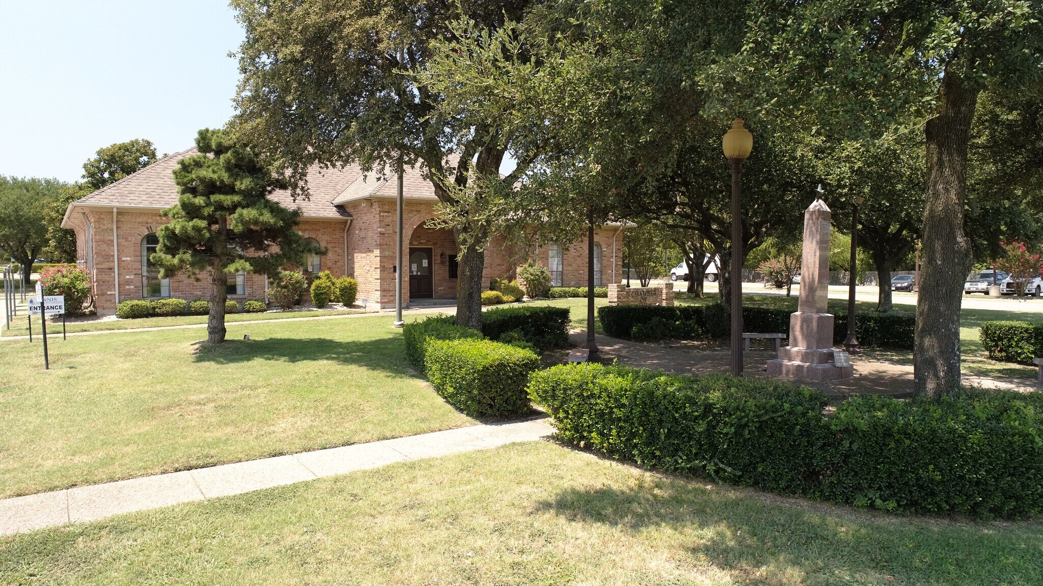 108 Chamber Of Commerce Dr, Ennis, TX for sale Building Photo- Image 1 of 1