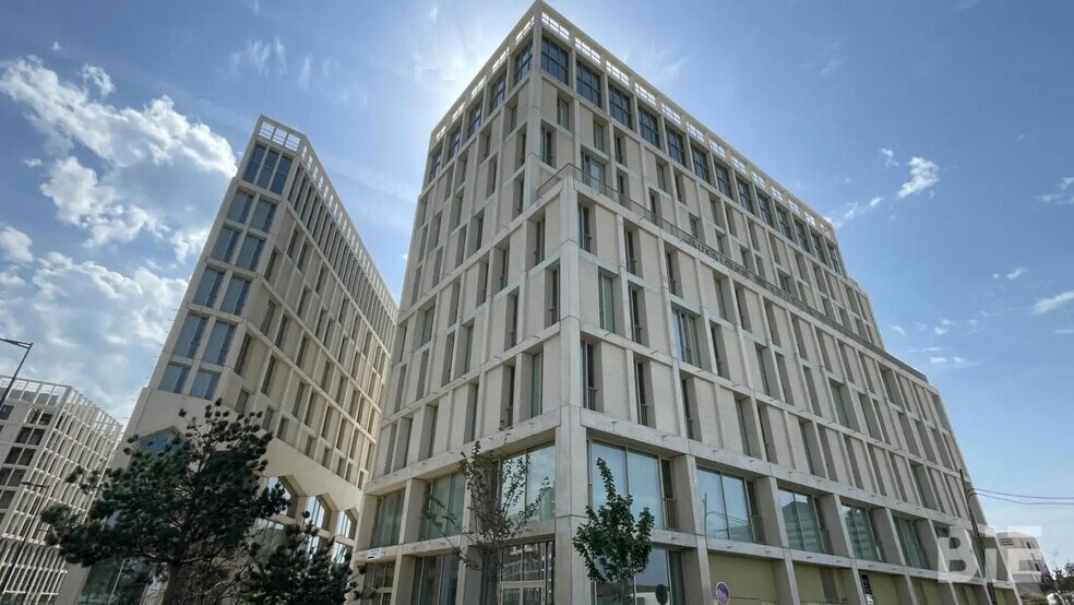 Retail in Bordeaux for lease - Building Photo - Image 1 of 18