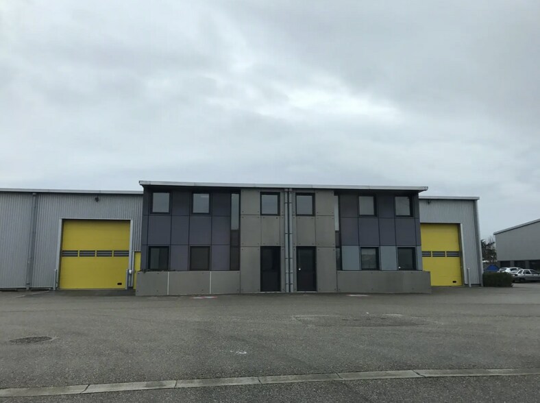 Flex in Vaulx-en-Velin for lease - Building Photo - Image 2 of 2