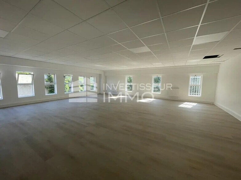 Office in Champigny-sur-Marne for lease - Interior Photo - Image 2 of 8