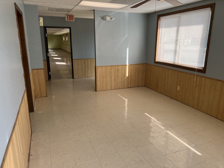 144 Scott Station Rd, Jefferson City, MO for lease - Interior Photo - Image 2 of 8