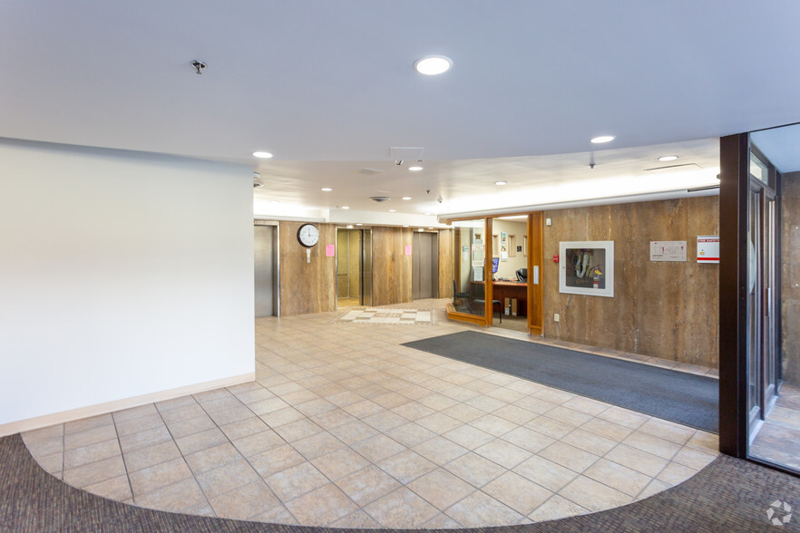 221 6th Ave SE, Calgary, AB for lease - Lobby - Image 2 of 13