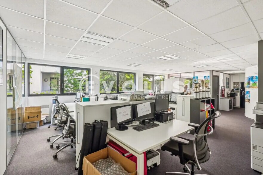 Office in Boulogne-Billancourt for lease - Building Photo - Image 1 of 14