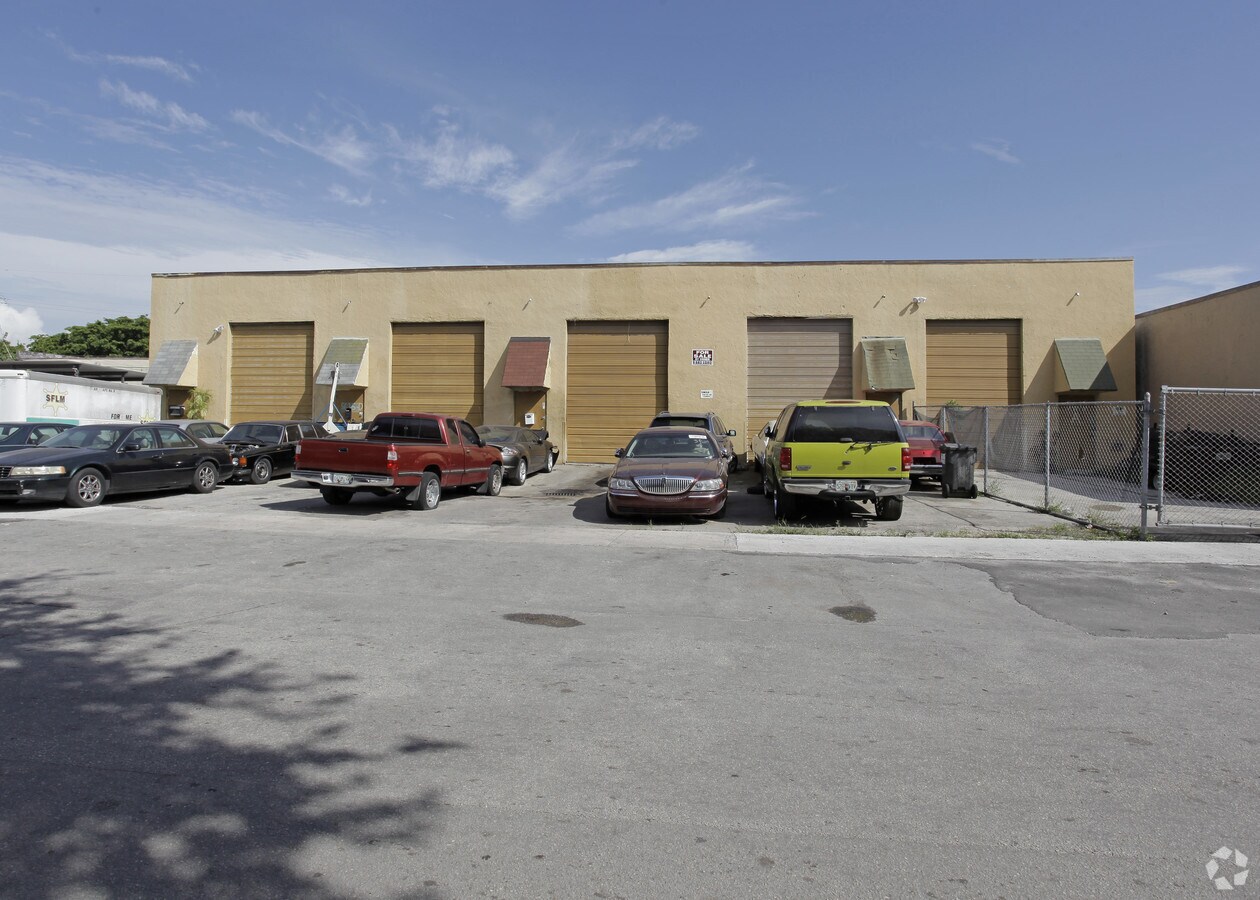 5615 Rodman St, Hollywood, FL 33023