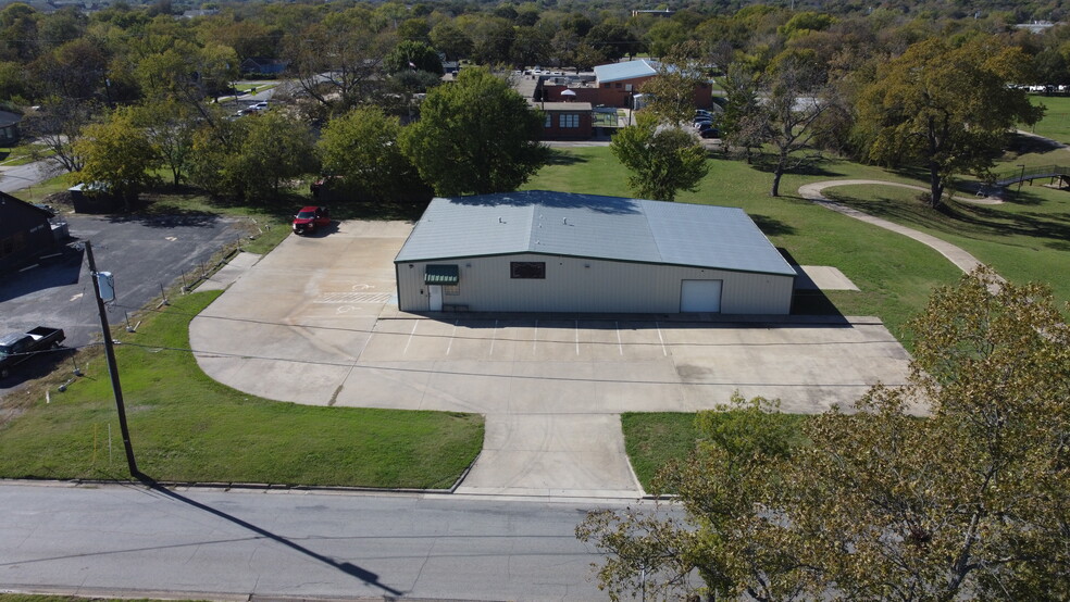 908 N Broughton St, Sherman, TX for lease - Building Photo - Image 1 of 10