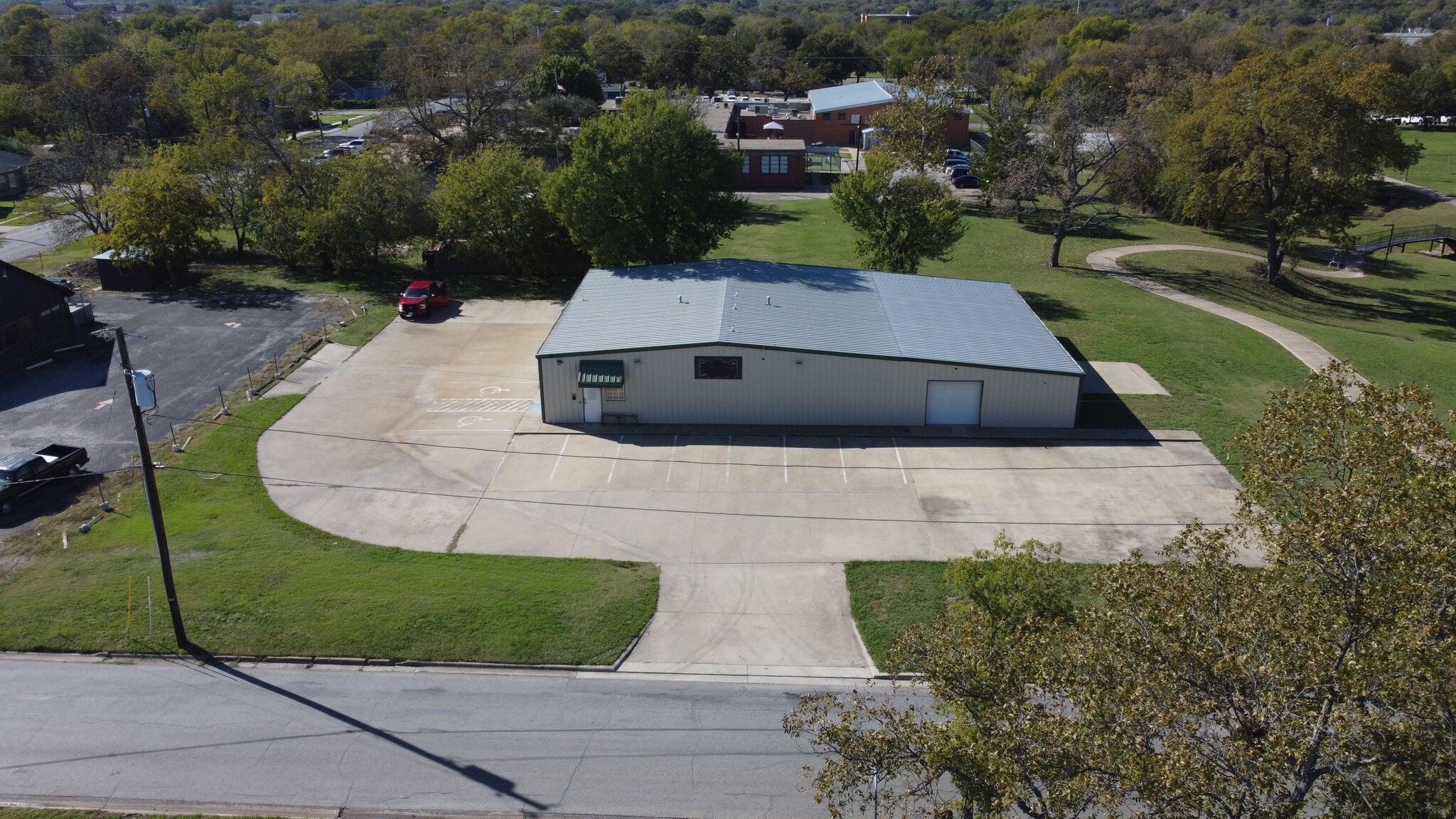 908 N Broughton St, Sherman, TX for lease Building Photo- Image 1 of 11