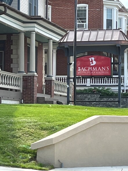 208 W Penn Ave, Wernersville, PA for lease - Building Photo - Image 2 of 12