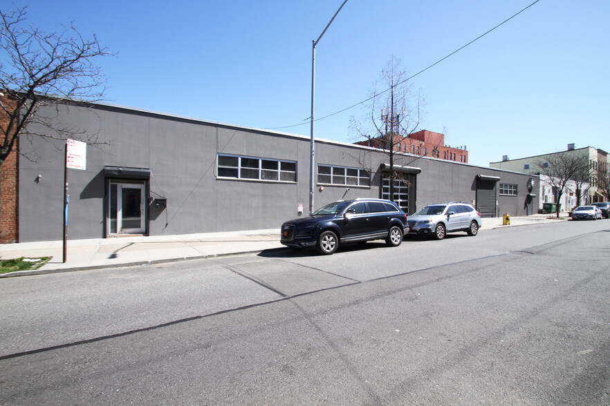 300 Kingsland Ave, Brooklyn, NY for lease - Building Photo - Image 1 of 6