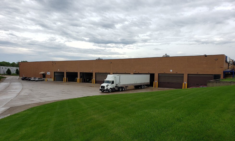 2700 Gilchrist Rd, Akron, OH 44305