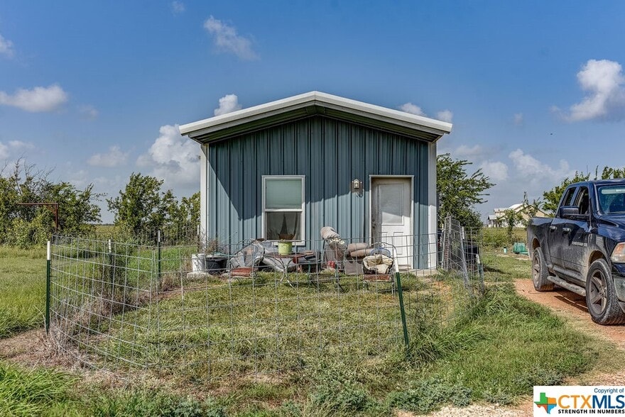 116 Danny Ln, Port Lavaca, TX for sale - Building Photo - Image 3 of 6