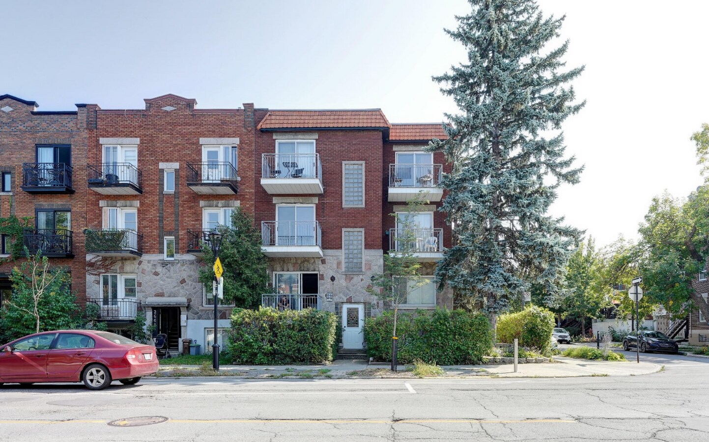 2652 Rue SaintZotique E, Montréal, QC H1Y 1E2