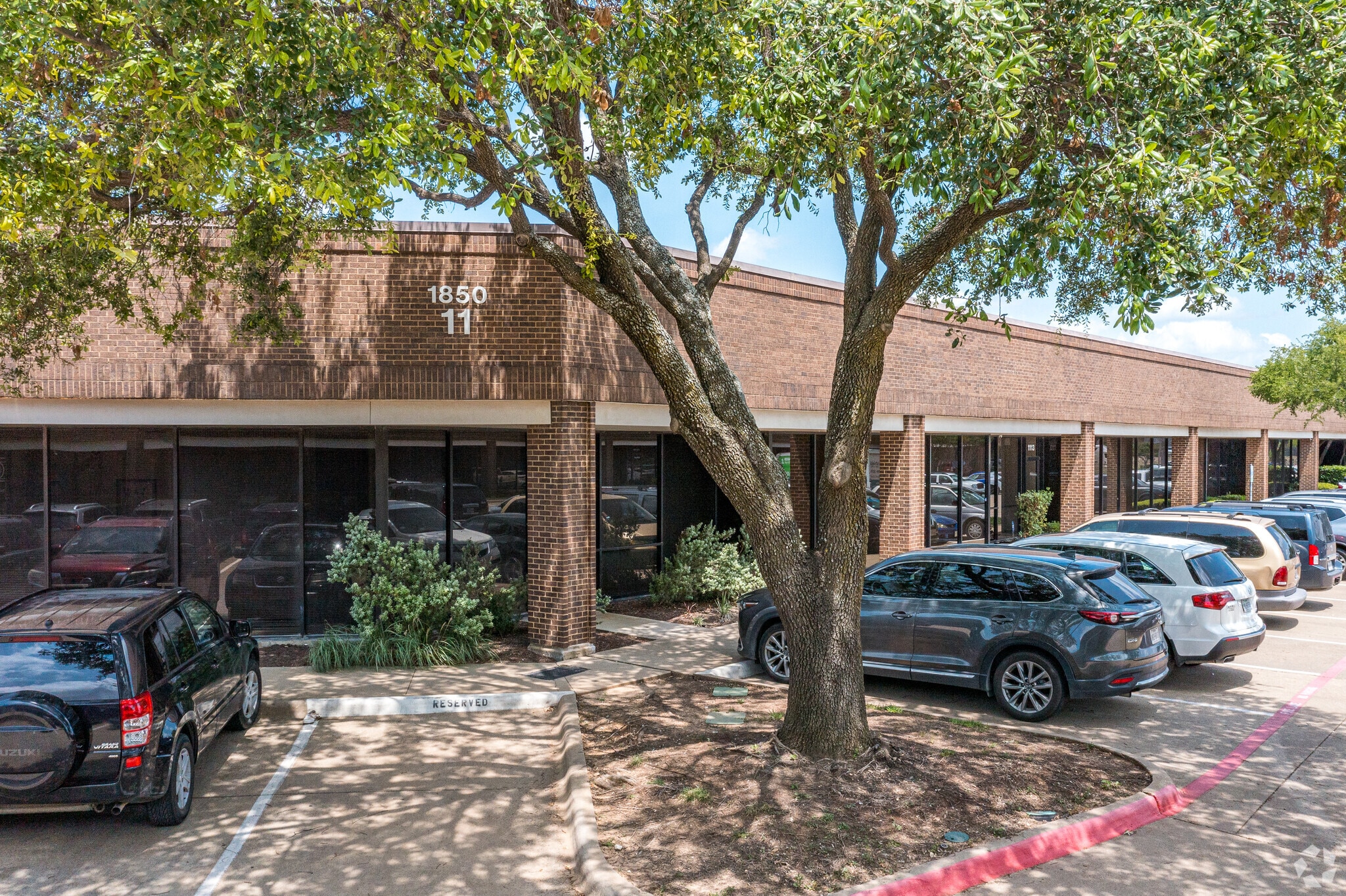 1850 Crown Dr, Dallas, TX for lease Primary Photo- Image 1 of 11