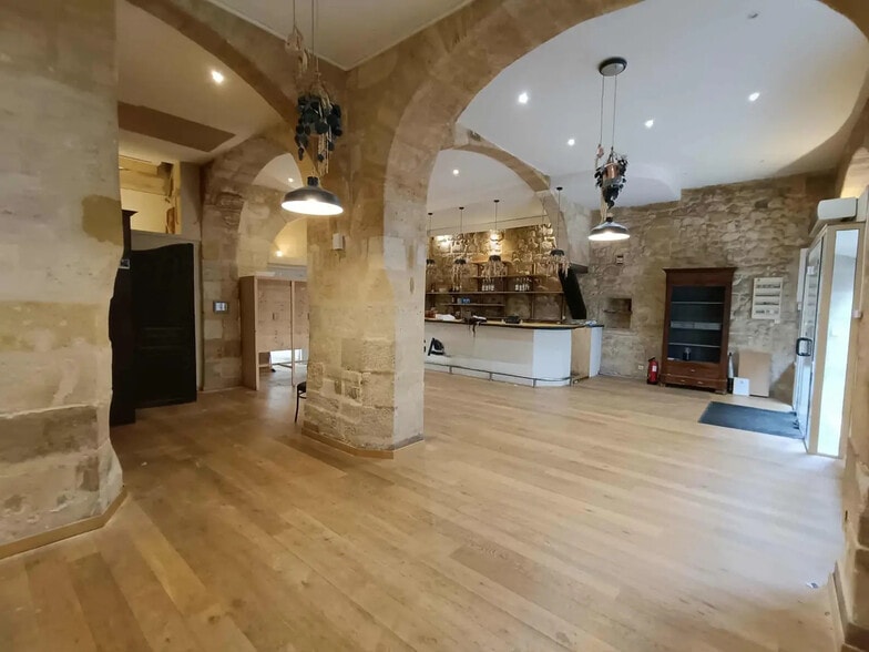 Retail in Bordeaux for lease - Interior Photo - Image 1 of 2