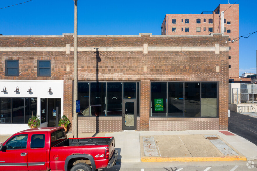 140 W Wood St, Decatur, IL for lease - Building Photo - Image 3 of 5