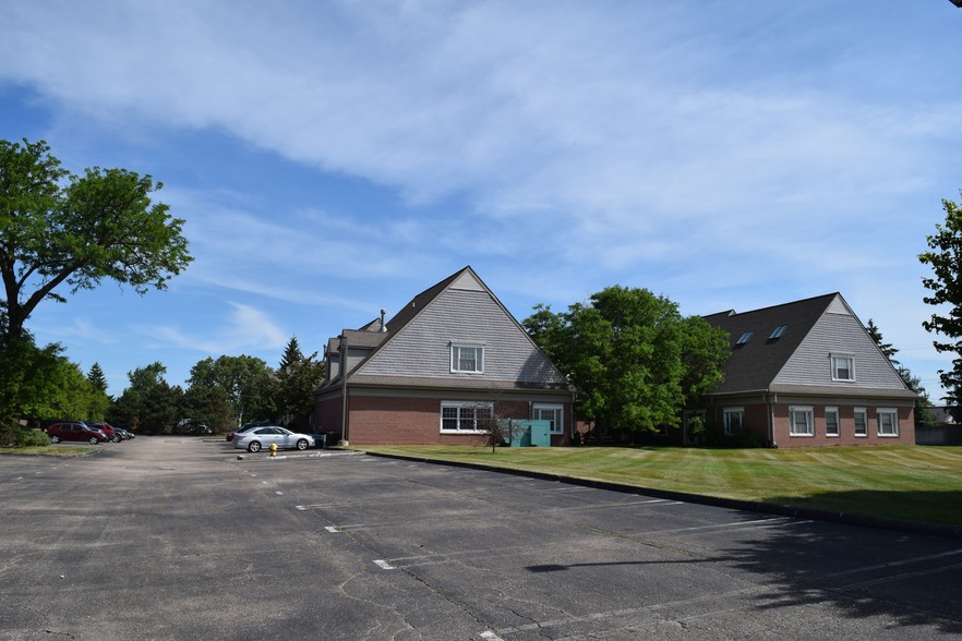 38935 Ann Arbor Rd, Livonia, MI for lease - Building Photo - Image 2 of 9