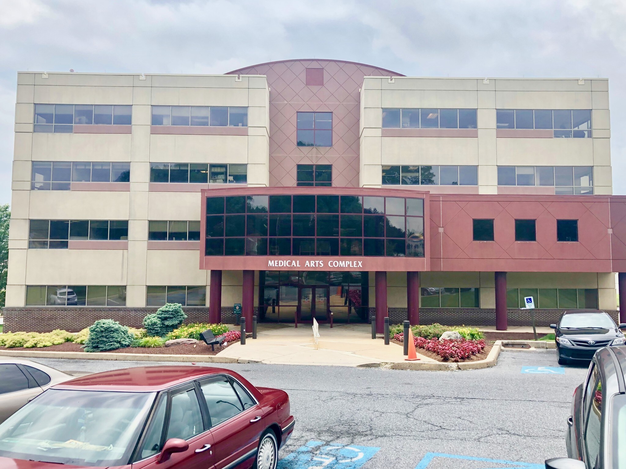 700 W Lea Blvd, Wilmington, DE 19802 Hospital Building