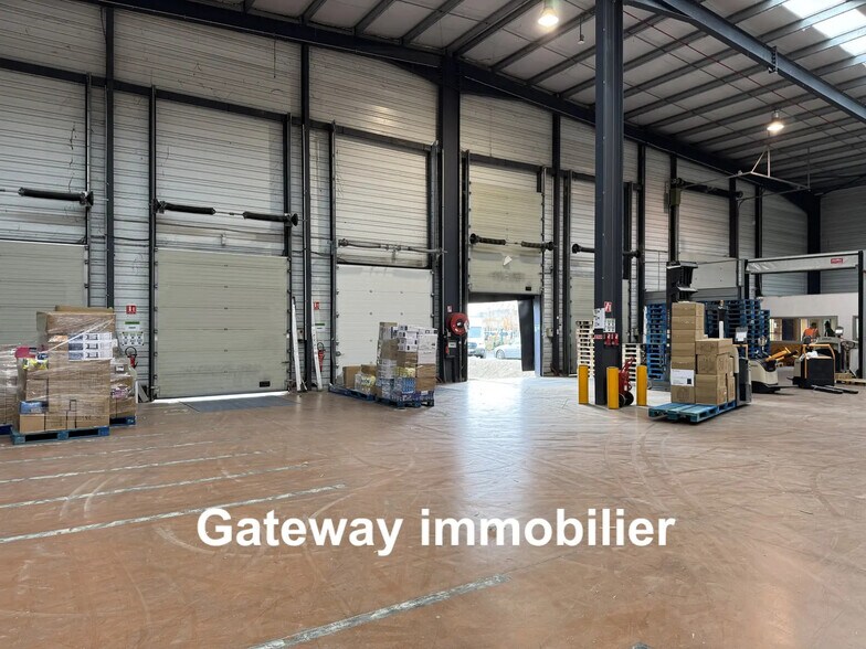 Industrial in COURNON-D'AUVERGNE for lease - Building Photo - Image 3 of 20
