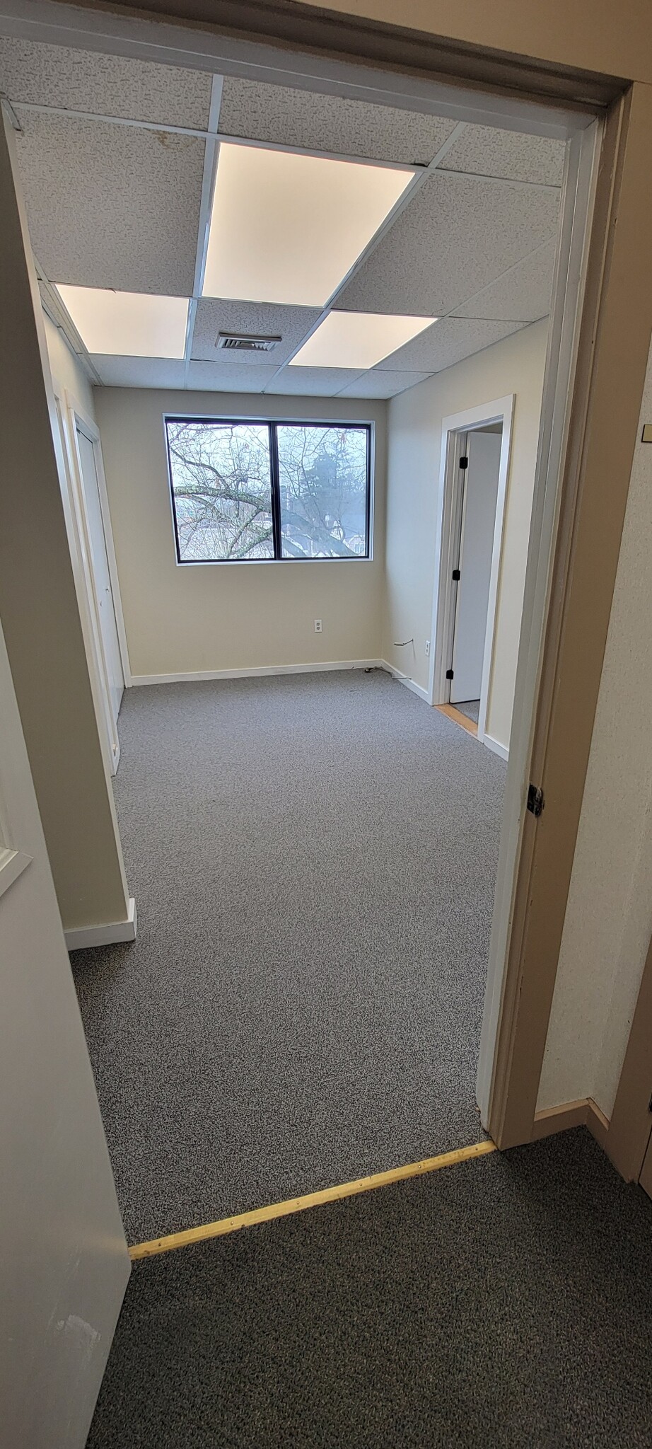 2 Wellman Ave, Nashua, NH for lease Interior Photo- Image 1 of 10