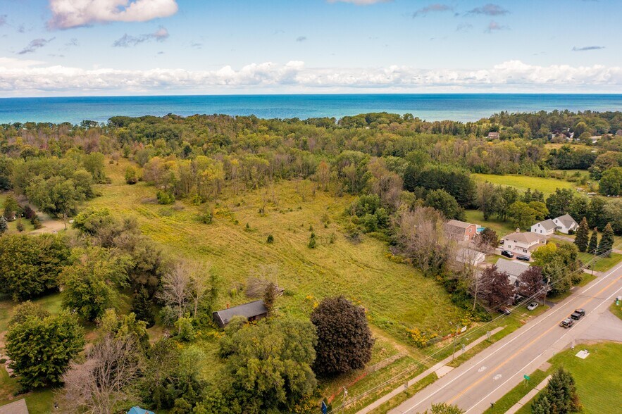 468 Lake Shore Dr E, Dunkirk, NY 14048 Battery Park Villas