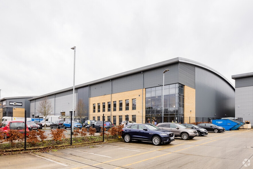 Ellesfield Av, Bracknell for sale - Primary Photo - Image 1 of 1